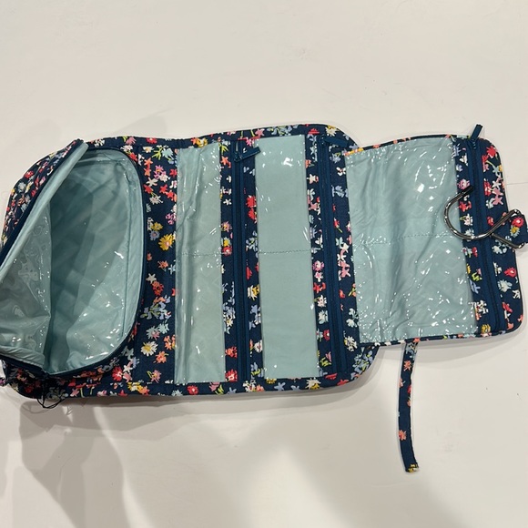 Vera Bradley Medium Travel Organizer Navy Floral Quilted New with Tags - Picture 3 of 3
